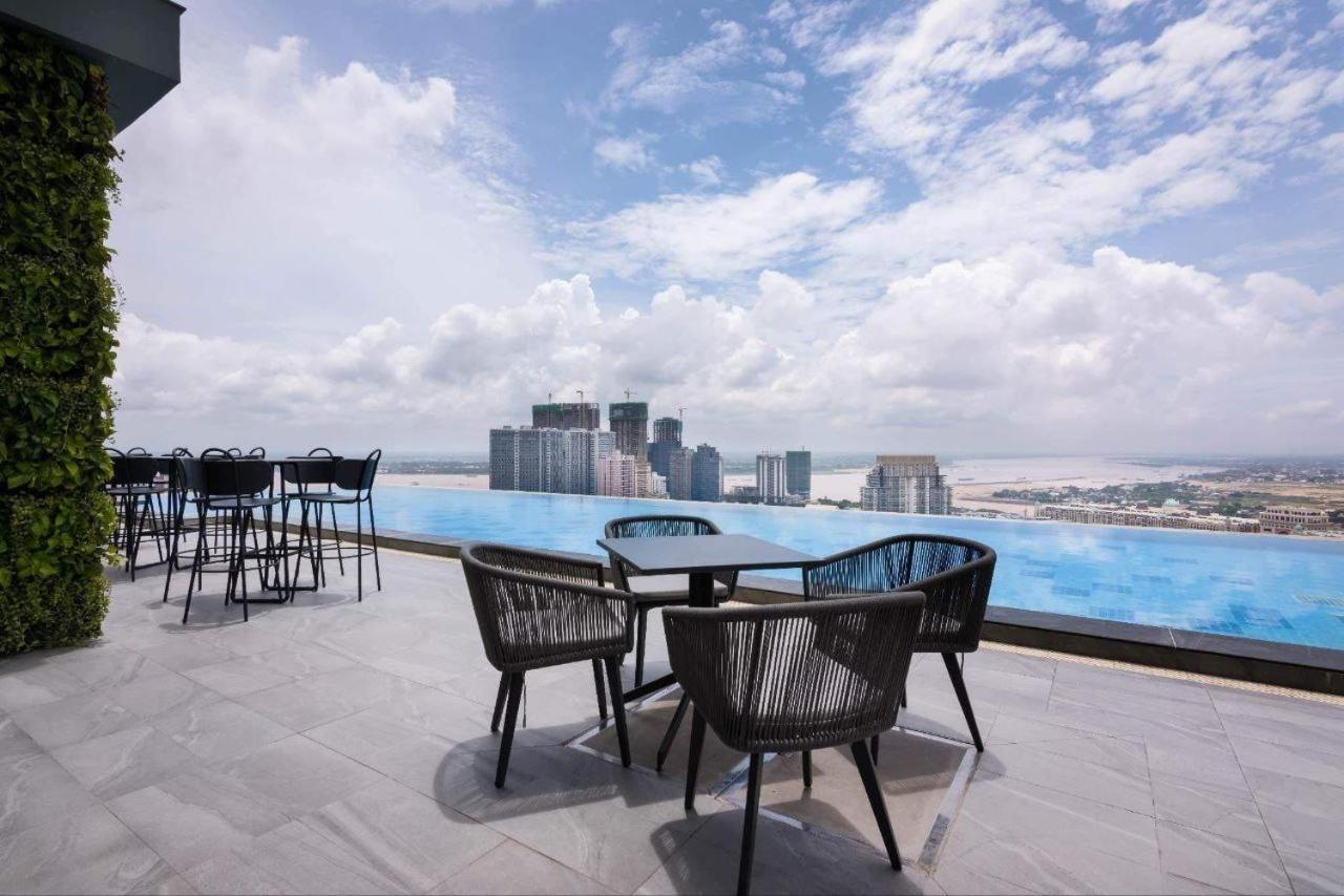Sf Hotel Penthouse Residences Пном Пен Екстериор снимка