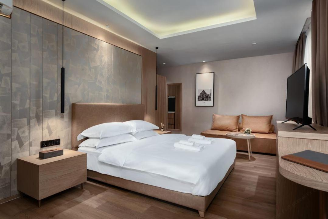 Sf Hotel Penthouse Residences Пном Пен Екстериор снимка